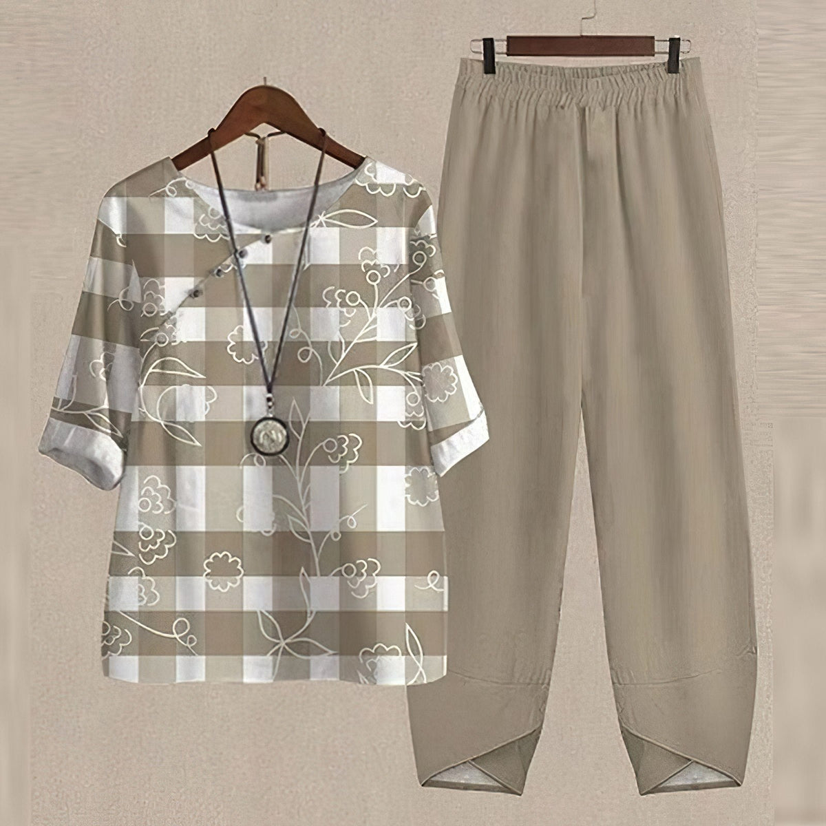 STIJLVOLLE ZOMEROUTFIT VOOR VROUWEN